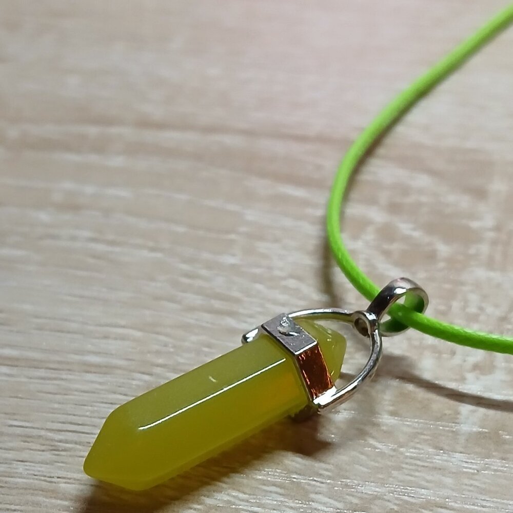 NWOT Fashion Necklace Green Crystal Pendant Jewelry #38
